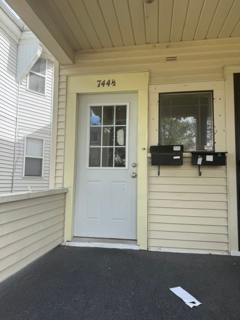 Dubuque Apartment: 744 Nevada St