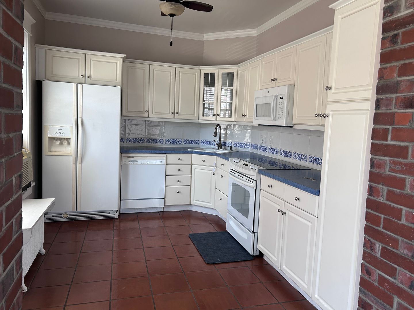Dubuque Apartment: 201 W, 17th st