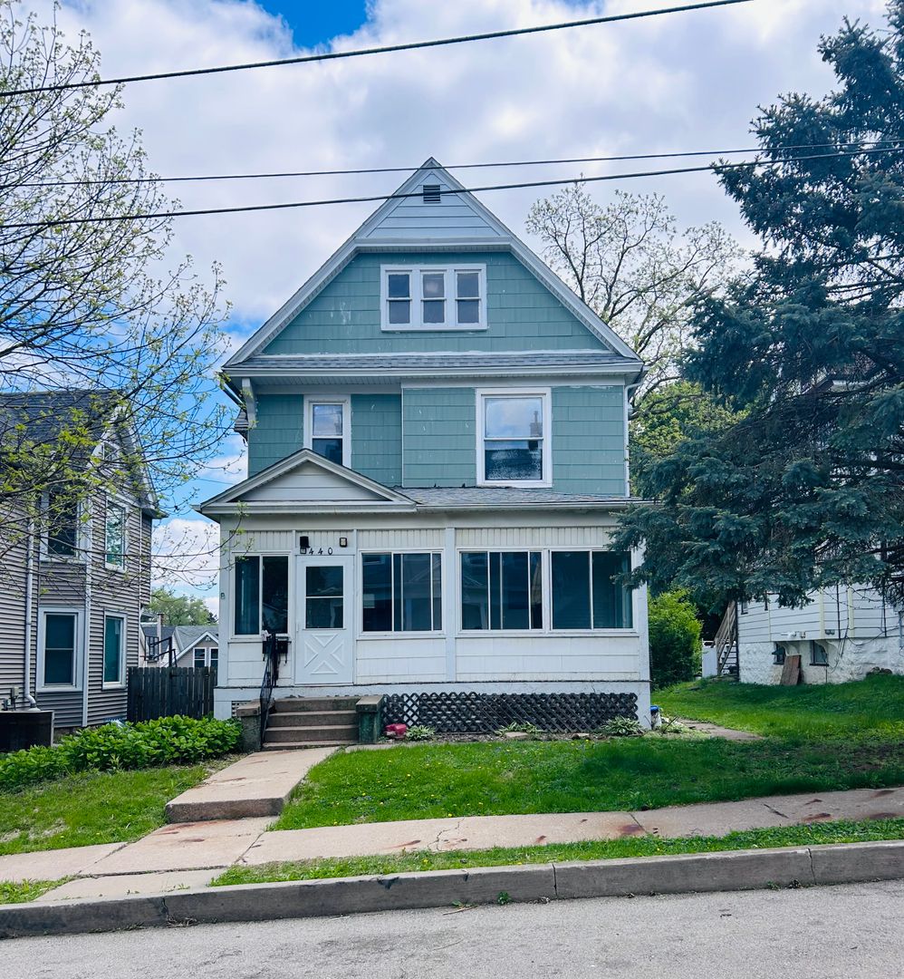Dubuque Apartment: 440 Winona St