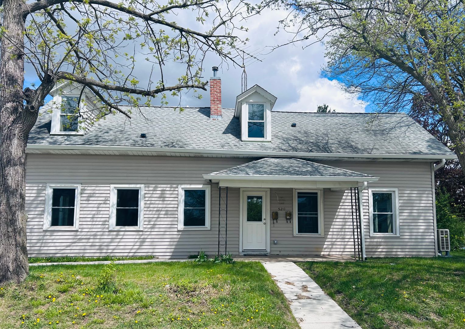 Dubuque Apartment: 520 Nevada