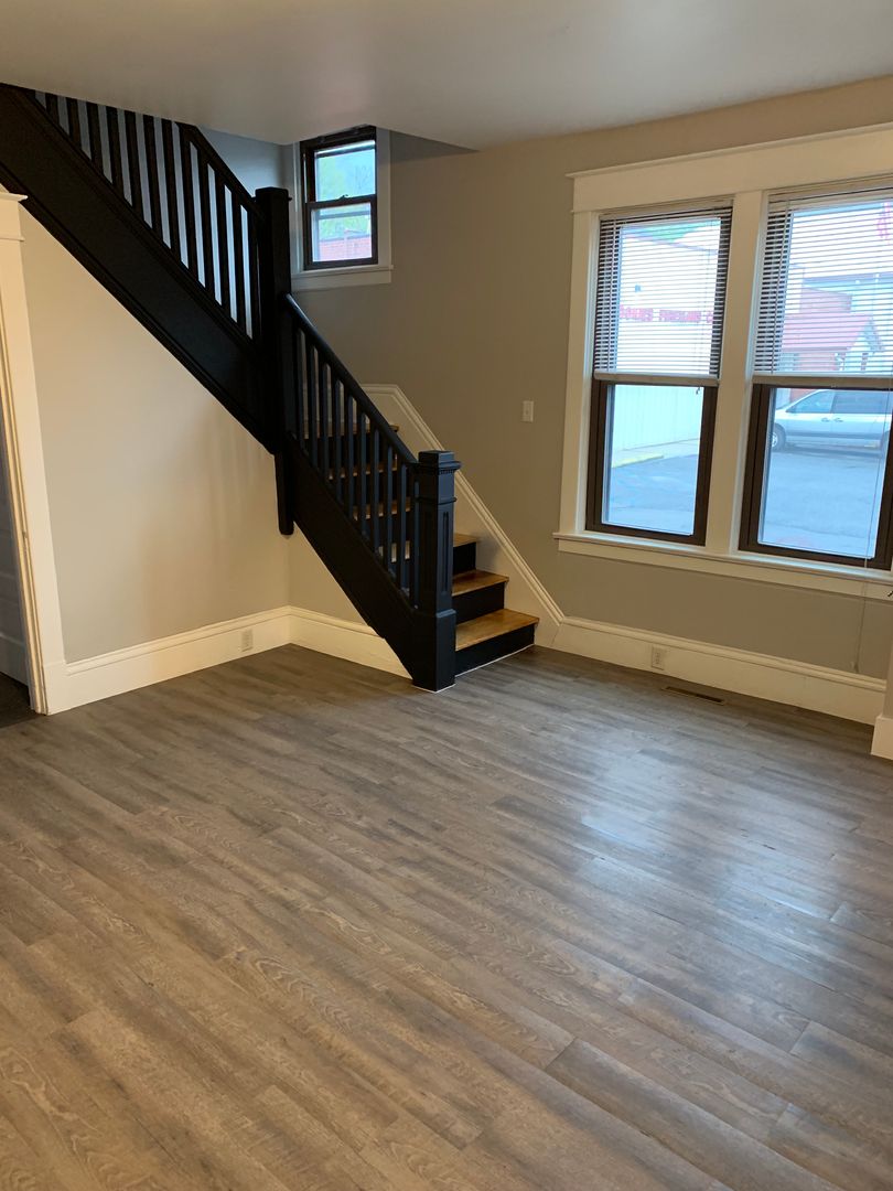 Tyrone Apartment: 1252-1254 Blair Avenue