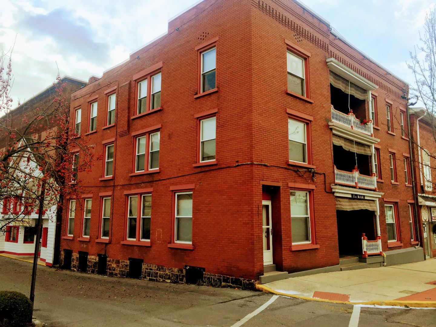 Tyrone Apartment: 1014 Logan Avenue