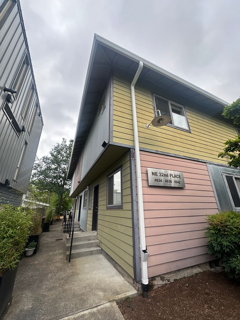 Portland Apartment: 4934-4942 NE 32nd Place