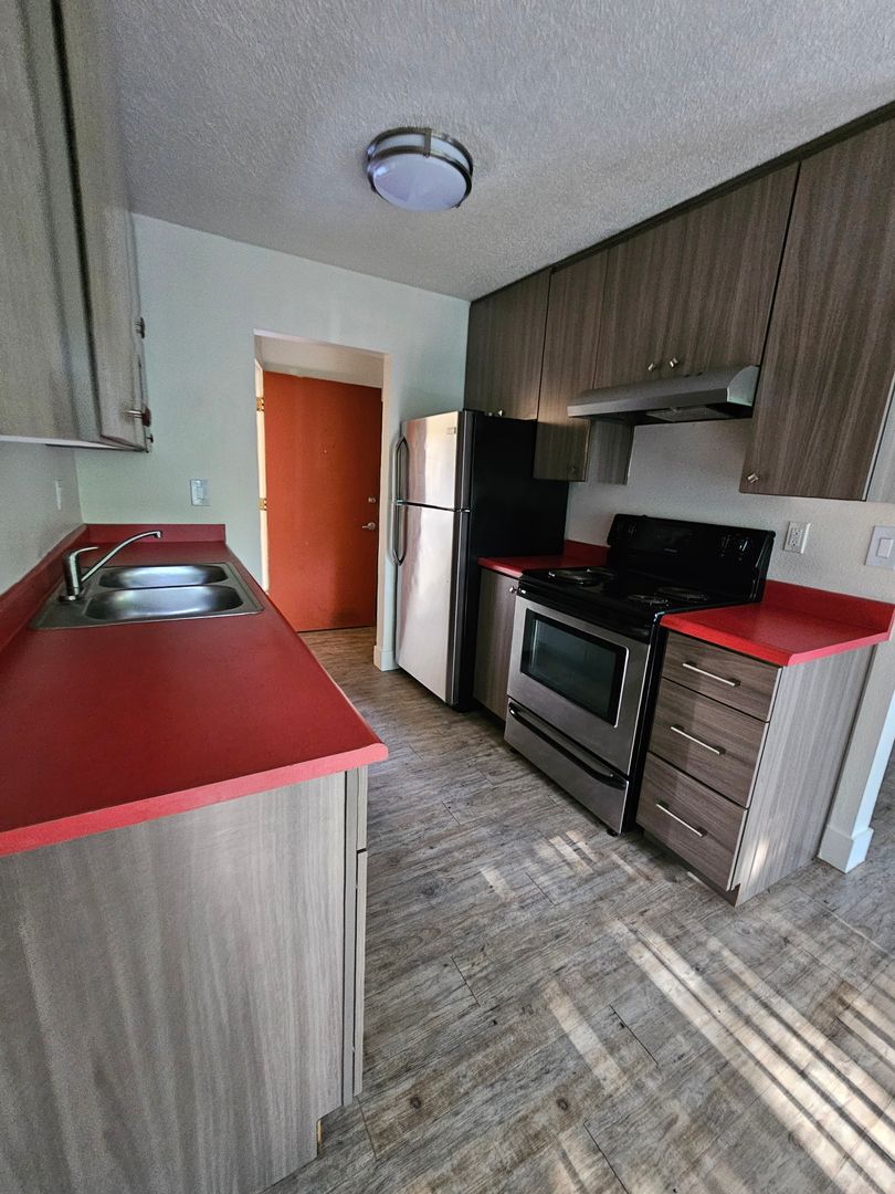 Portland Apartment: 1820 NE 104th Ave