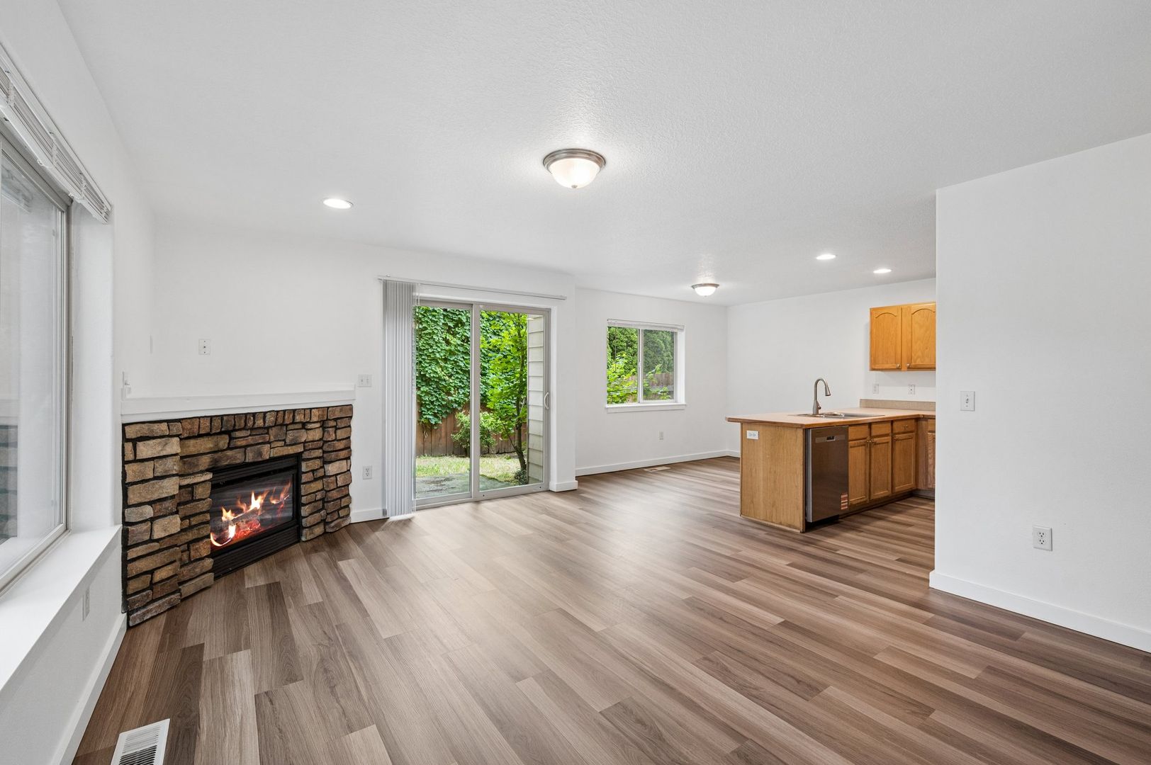 Gresham Apartment: 1411 - 1499 SE Roberts Drive
