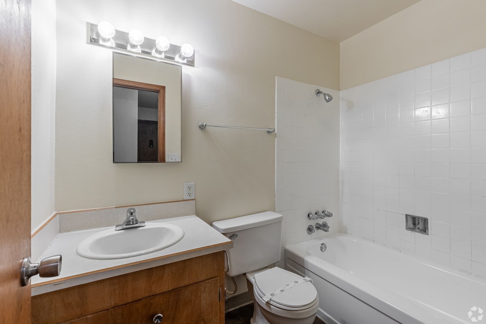 Portland Apartment: 957 NE 122nd Ave