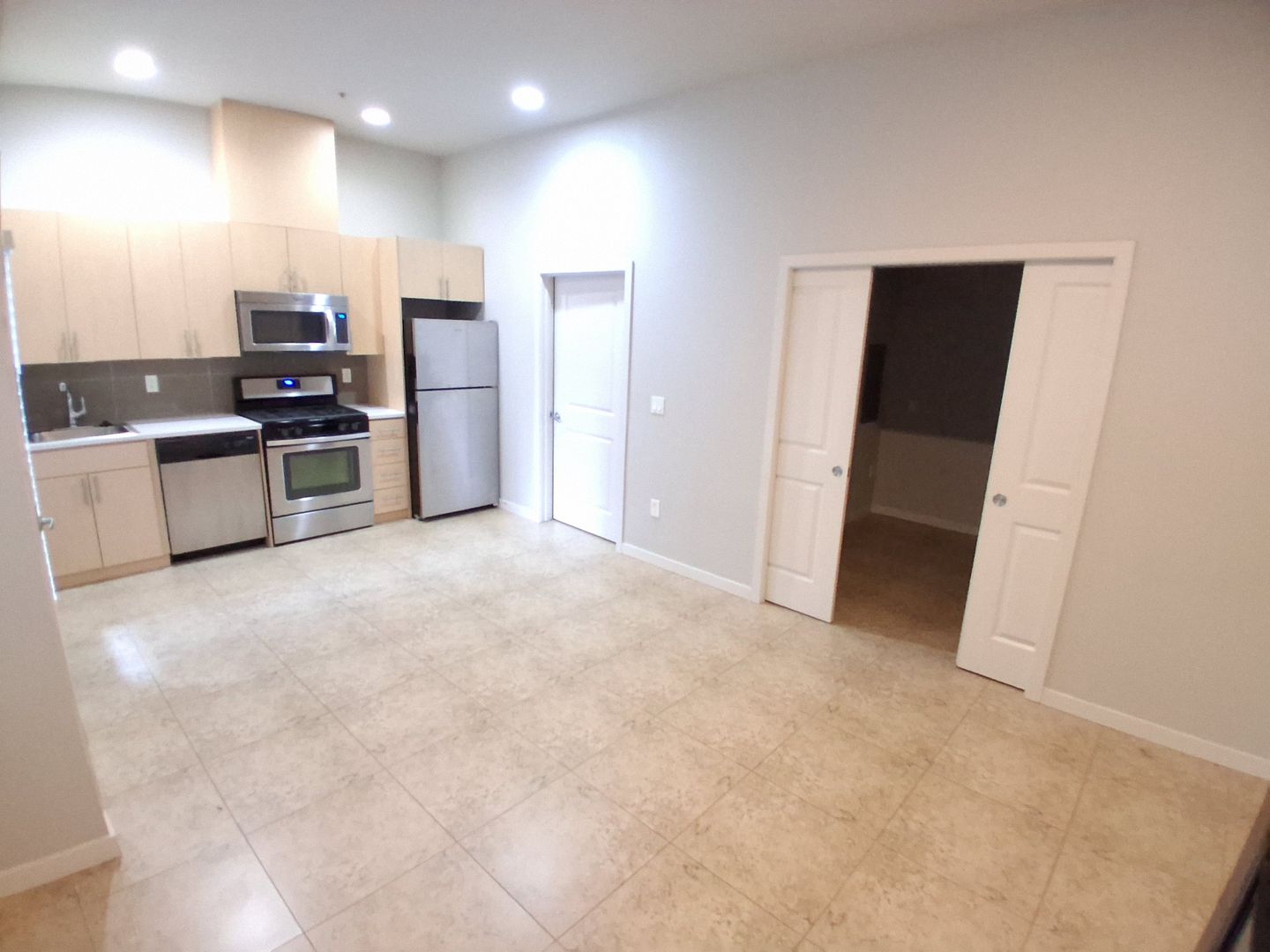 Portland Apartment: 1607 NW Davis St.