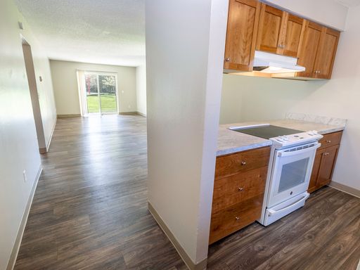Ground Floor 2-bedroom unit centrally located near pool! – photo 1