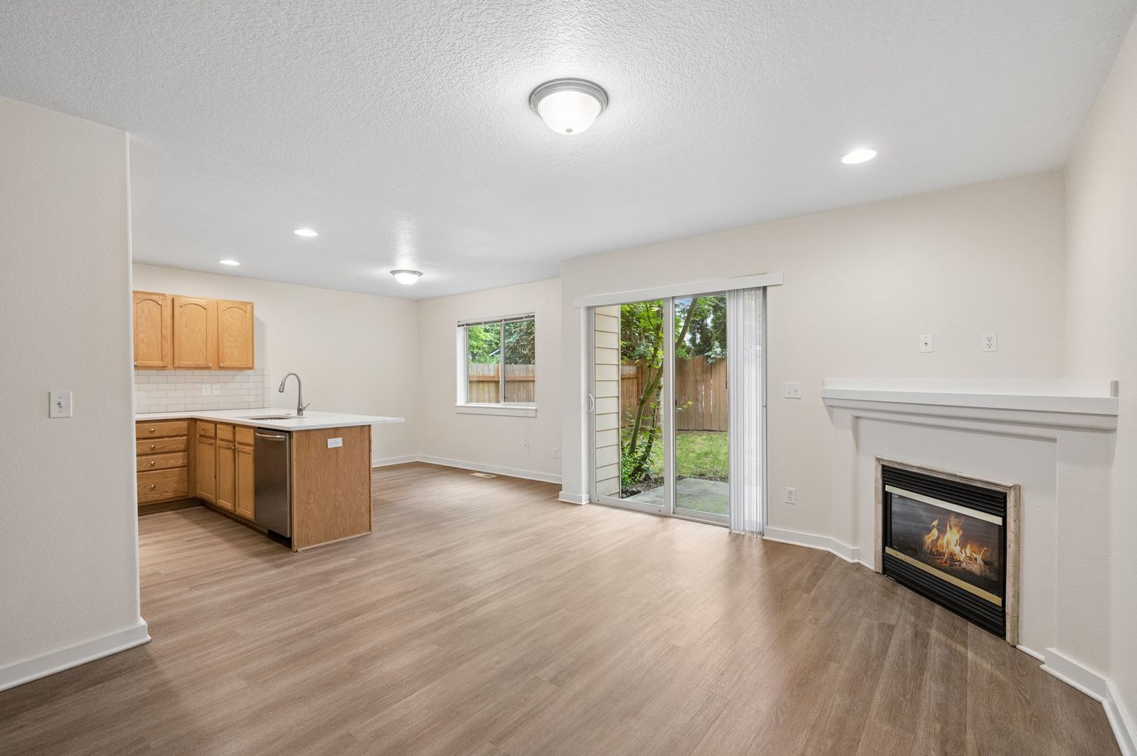 Gresham Apartment: 1411 - 1499 SE Roberts Drive