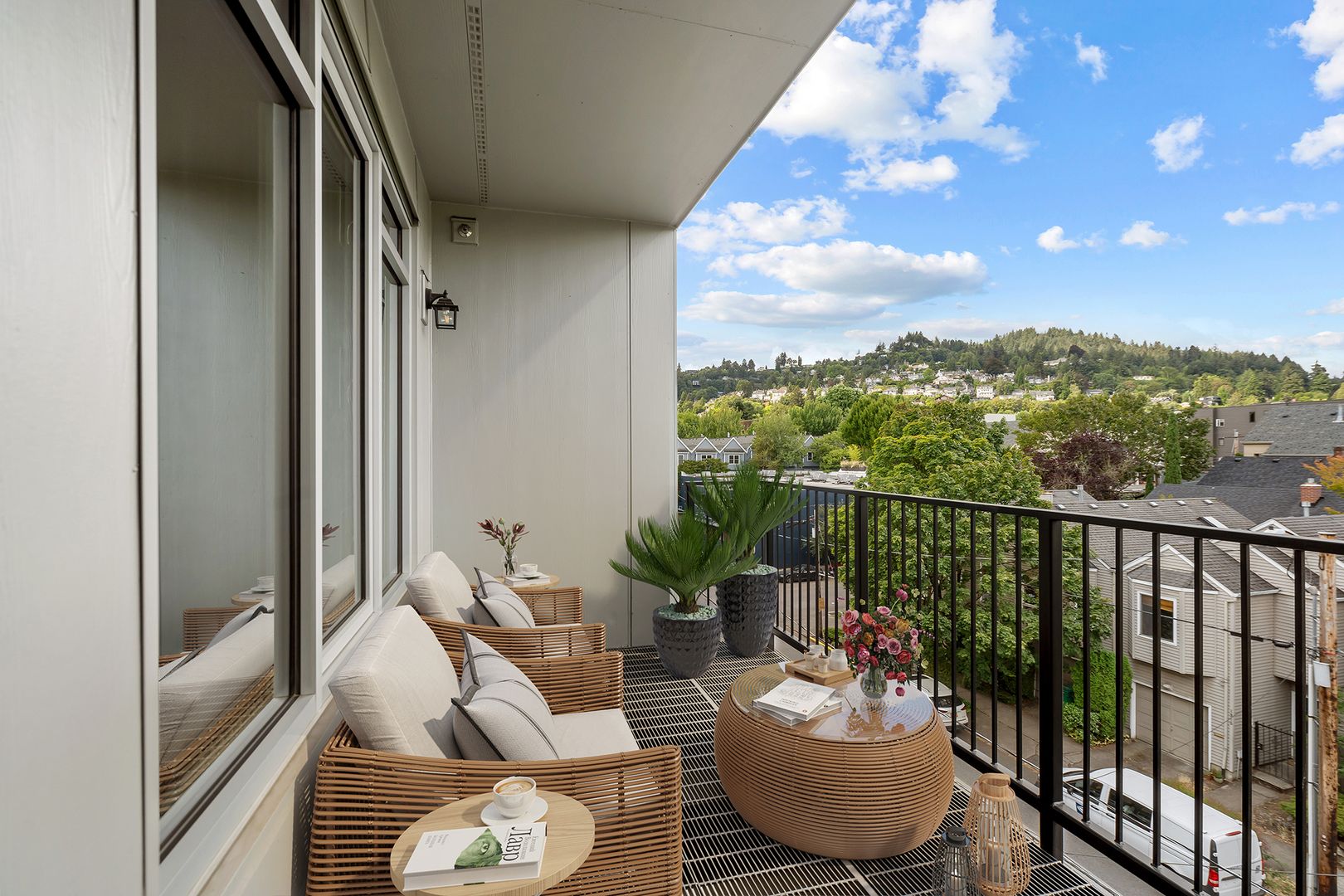 Portland Apartment: 1940 NW 25th Ave