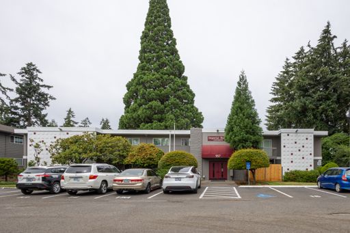 Large 2bd 2 bath W/Patio – photo 1