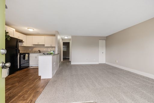 ✨ COMPLETELY RENOVATED 2-BEDROOM! Upstairs | Large Private Patio | Pool | MOVE-IN SPECIALS! – photo 1