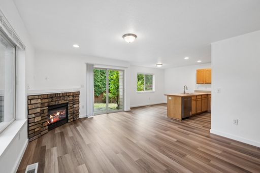 3 Bed 2.5 Bath Rental at 1477 Se Roberts Dr - 1477, Gresham, OR – photo 1