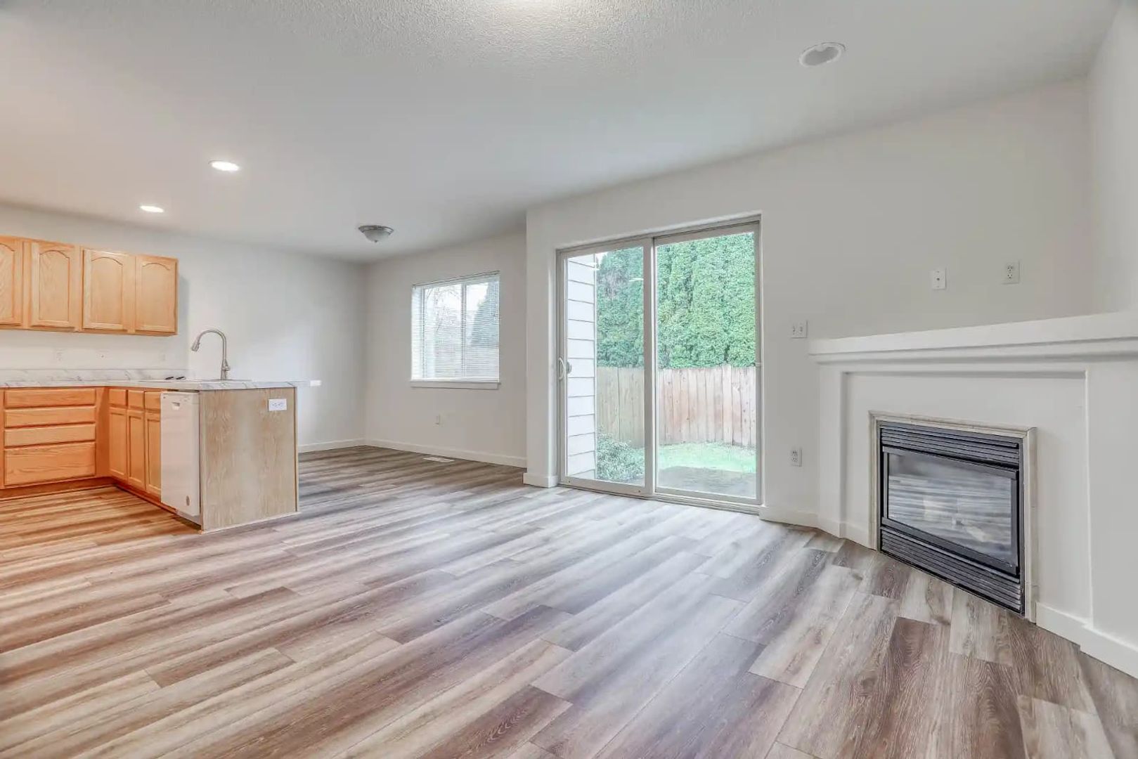 Gresham Apartment: 1411 - 1499 SE Roberts Drive