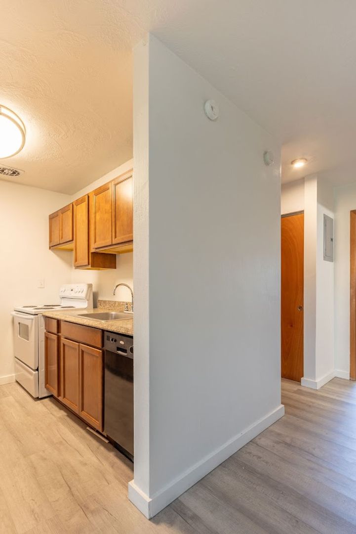Portland Apartment: 11211 NE Weidler St