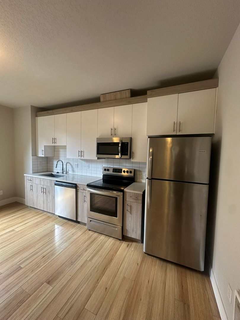 Portland Apartment: 436 NE Stafford St - 09