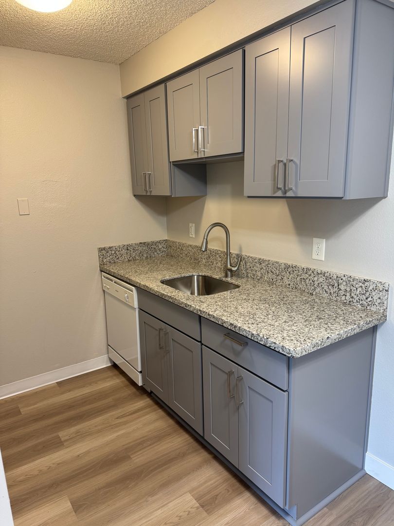 Portland Apartment: 17455 SE Washington Ct