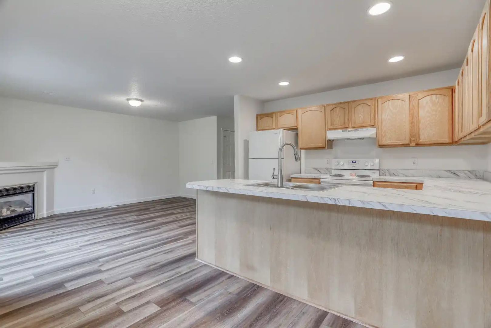 Gresham Apartment: 1411 - 1499 SE Roberts Drive