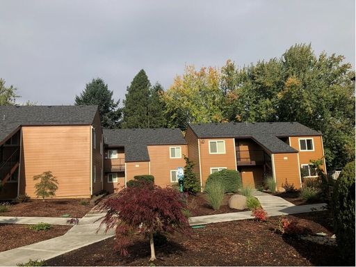 Centrally located 2-bedroom near parking and pool – photo 1