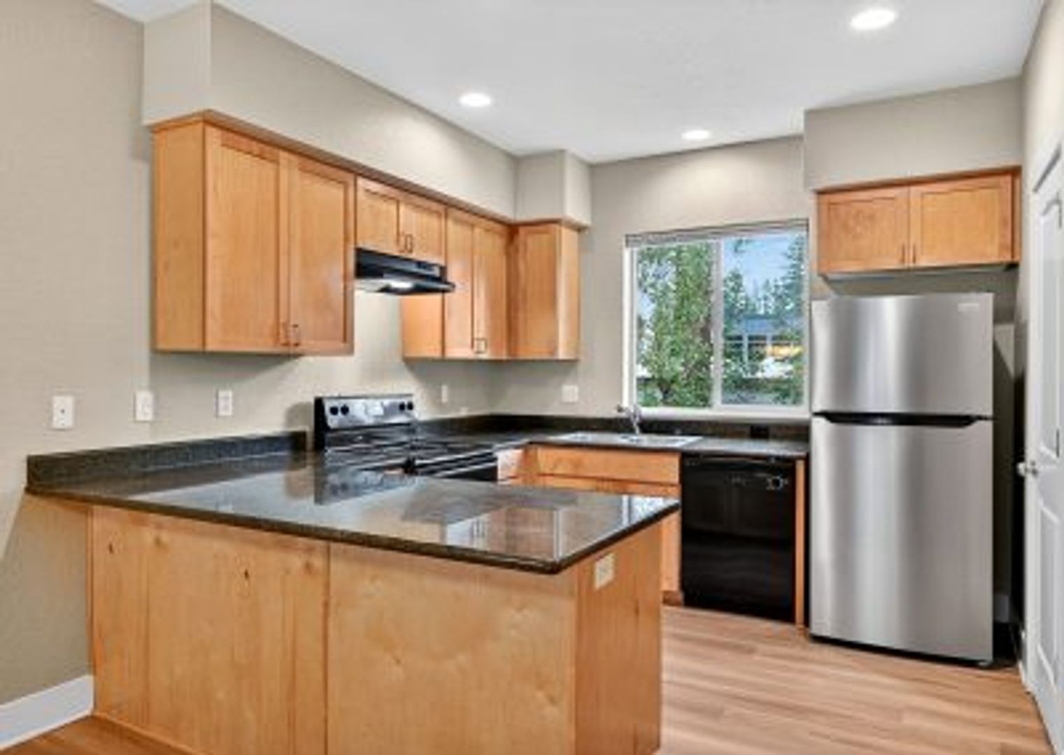 Portland Apartment: 17218 Ne Glisan Street