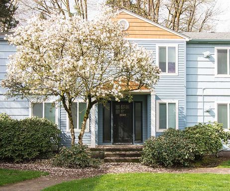 HUGE! 1 Bedroom with Hardwoods ~ Parking included ~ Pet Friendly – photo 1