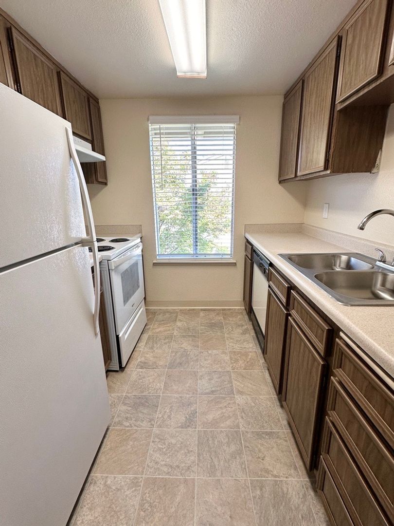 Clovis Apartment: 400 West Gettysburg Avenue