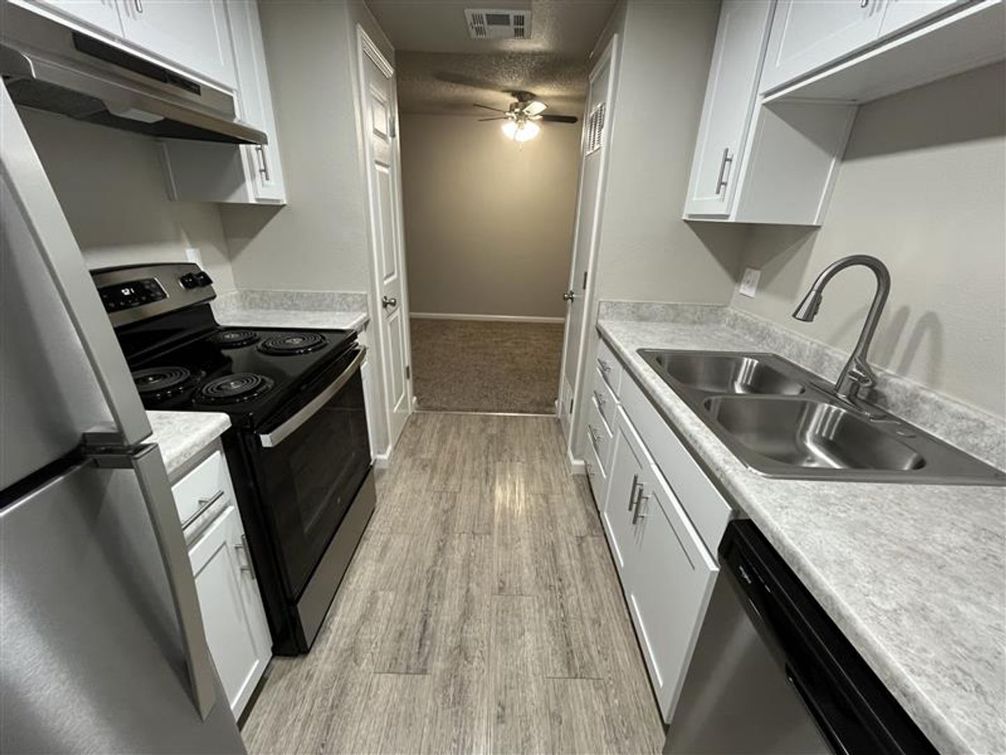 Clovis Apartment: 400 West Gettysburg Avenue