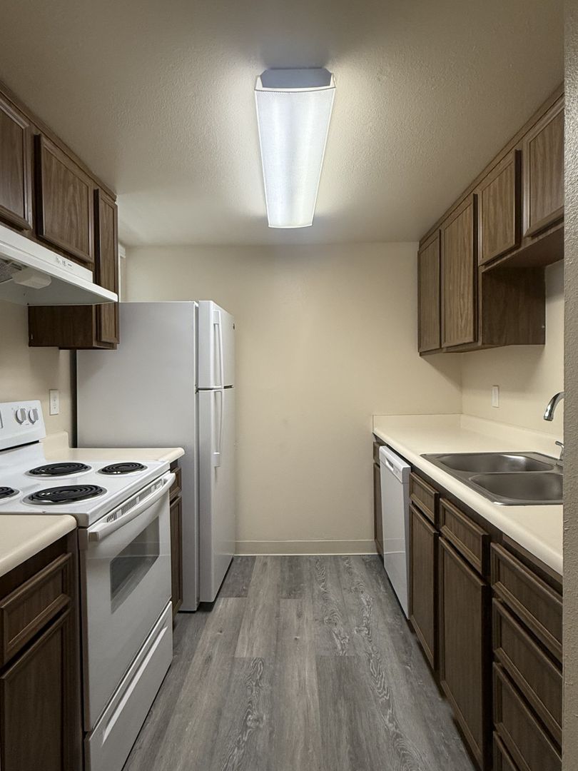 Clovis Apartment: 400 West Gettysburg Avenue