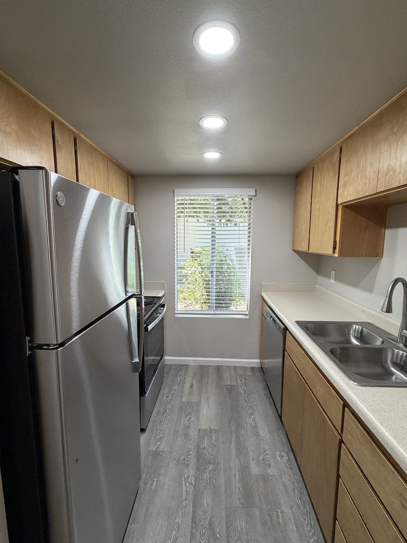 Clovis Apartment: 400 West Gettysburg Avenue