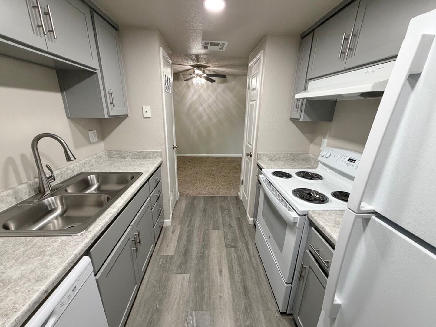 Clovis Apartment: 400 West Gettysburg Avenue