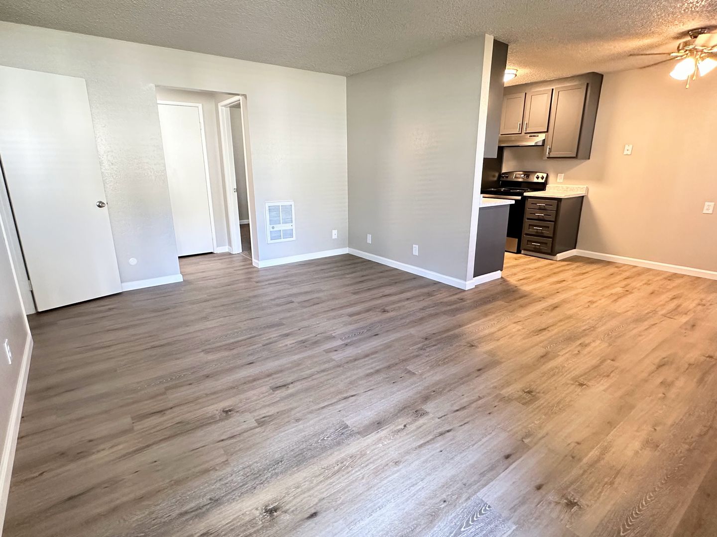 Clovis Apartment: 2127 Peach Avenue