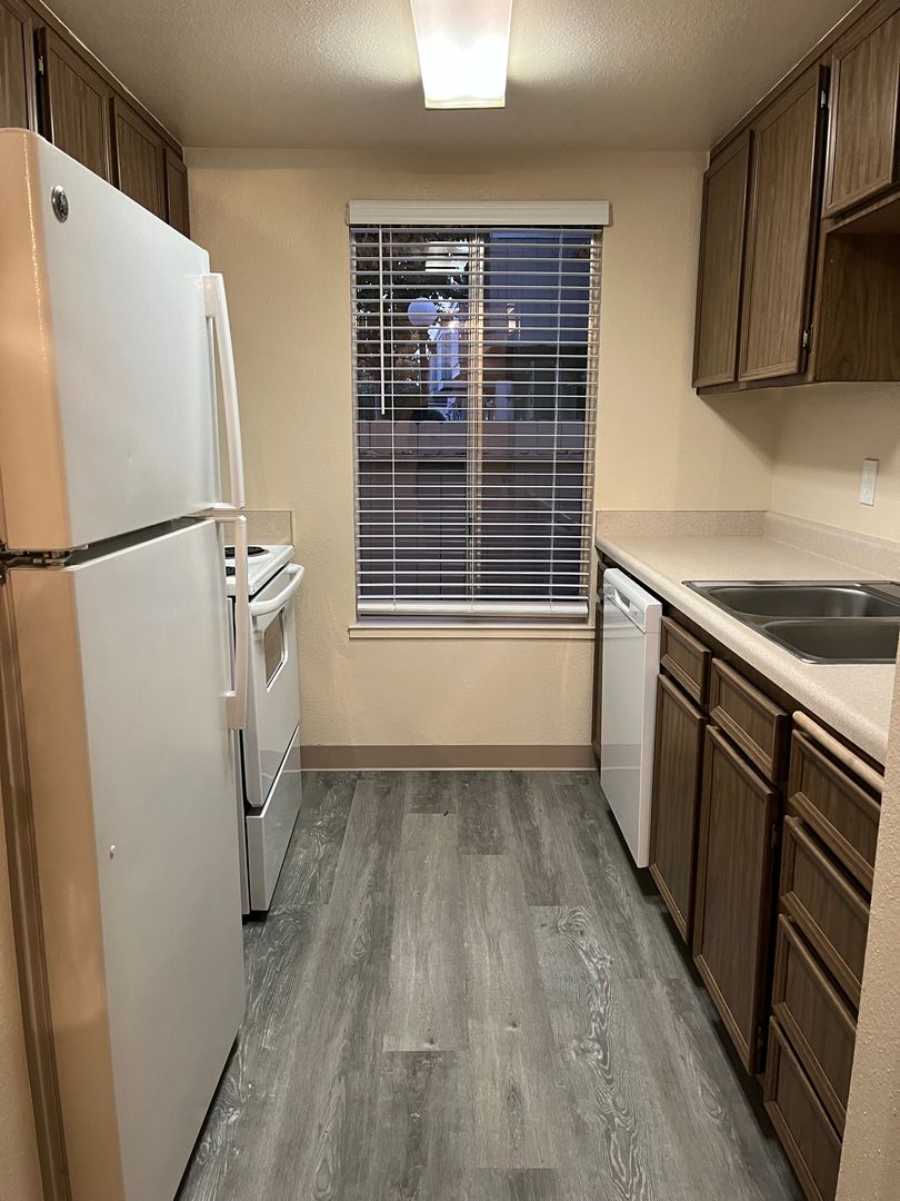 Clovis Apartment: 400 West Gettysburg Avenue