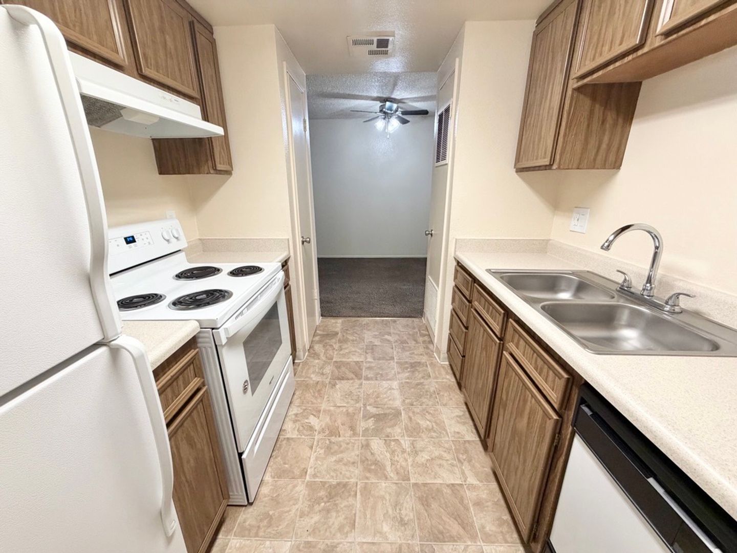 Clovis Apartment: 400 West Gettysburg Avenue