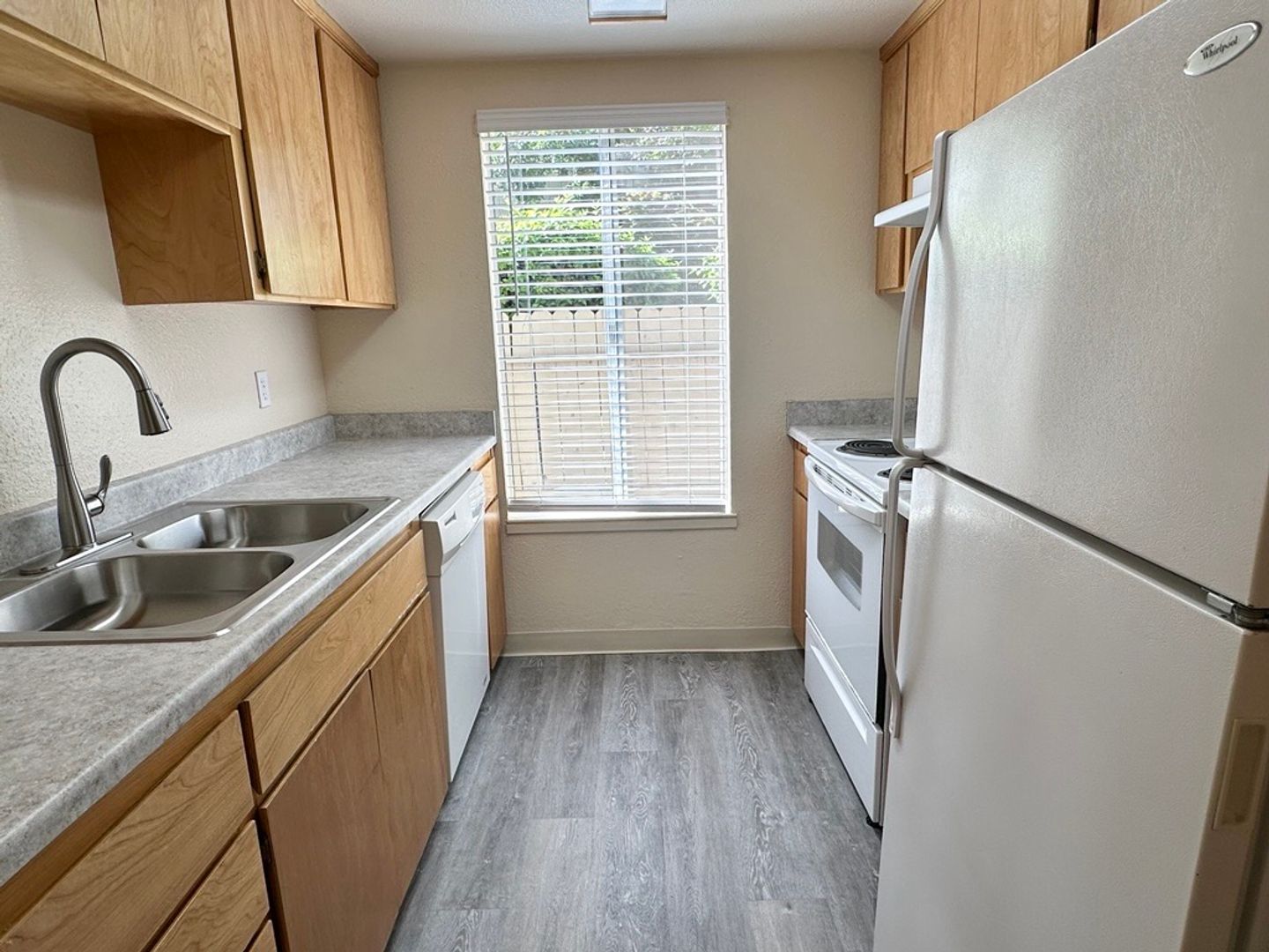Clovis Apartment: 400 West Gettysburg Avenue