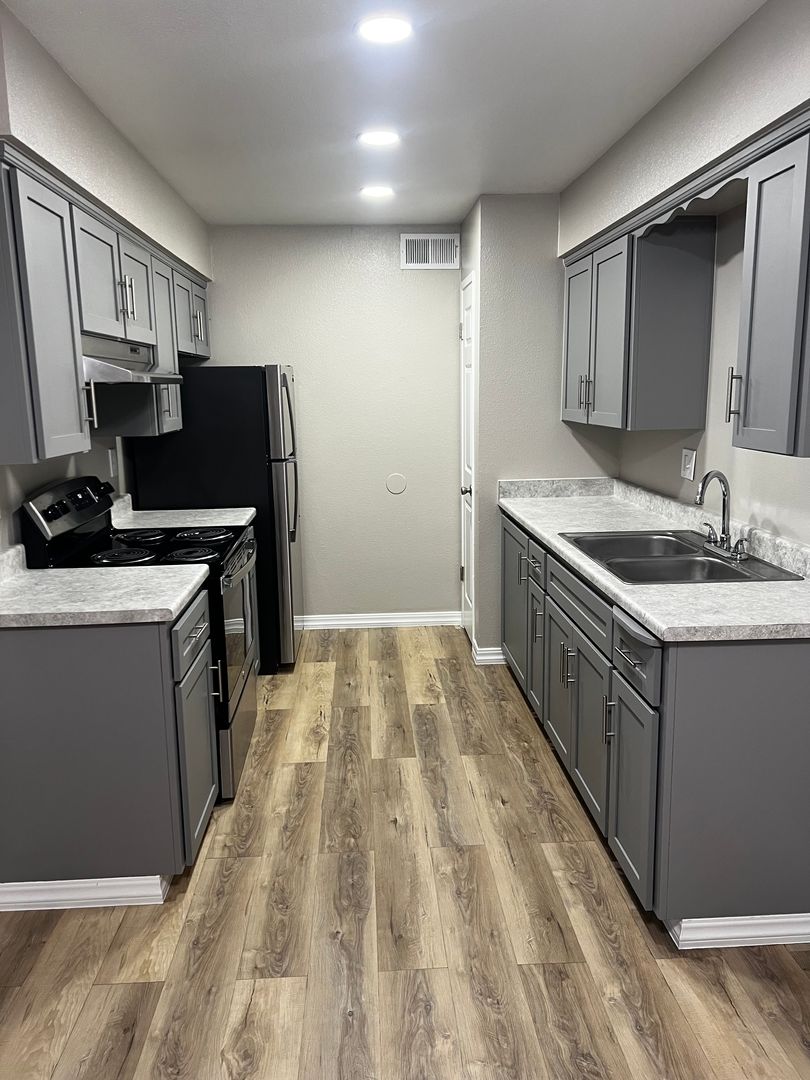 Reedley Apartment: 683 North Haney Avenue