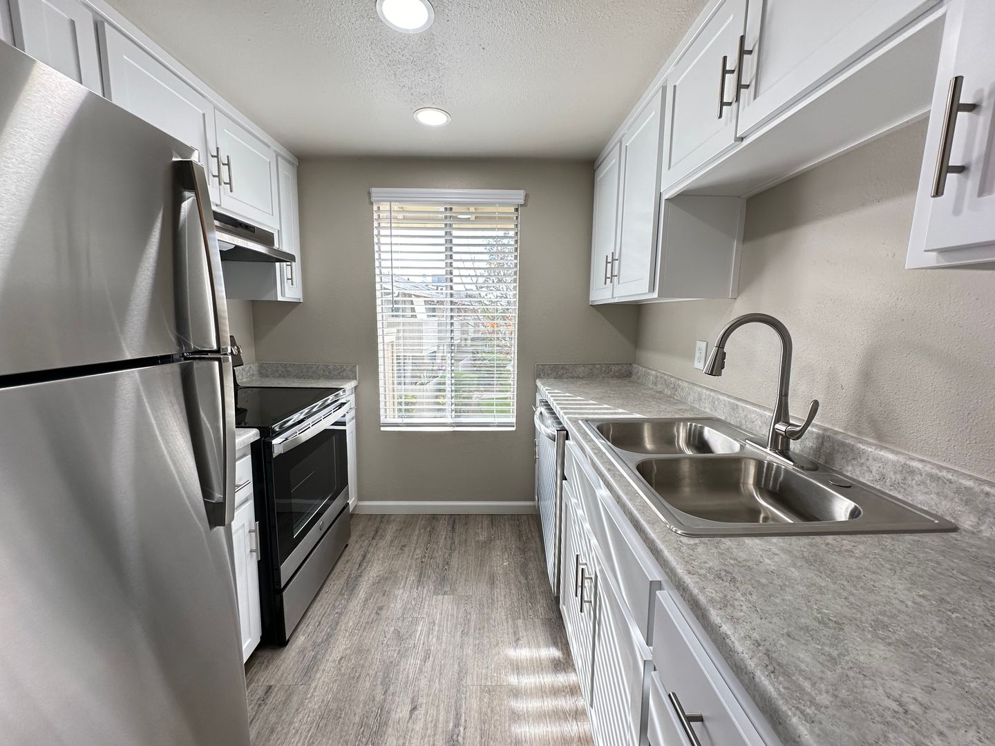 Clovis Apartment: 400 West Gettysburg Avenue