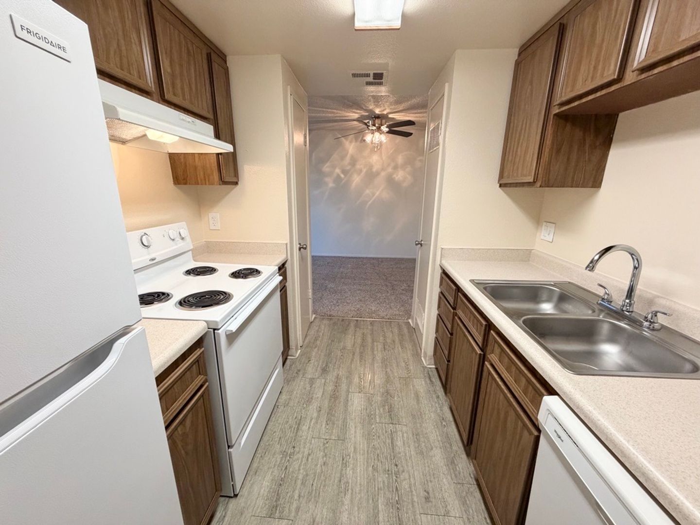 Clovis Apartment: 400 West Gettysburg Avenue