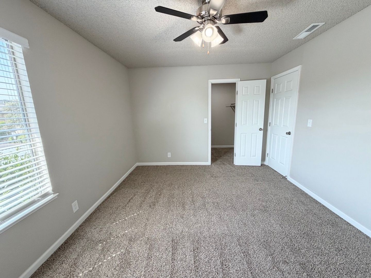 Clovis Apartment: 400 West Gettysburg Avenue
