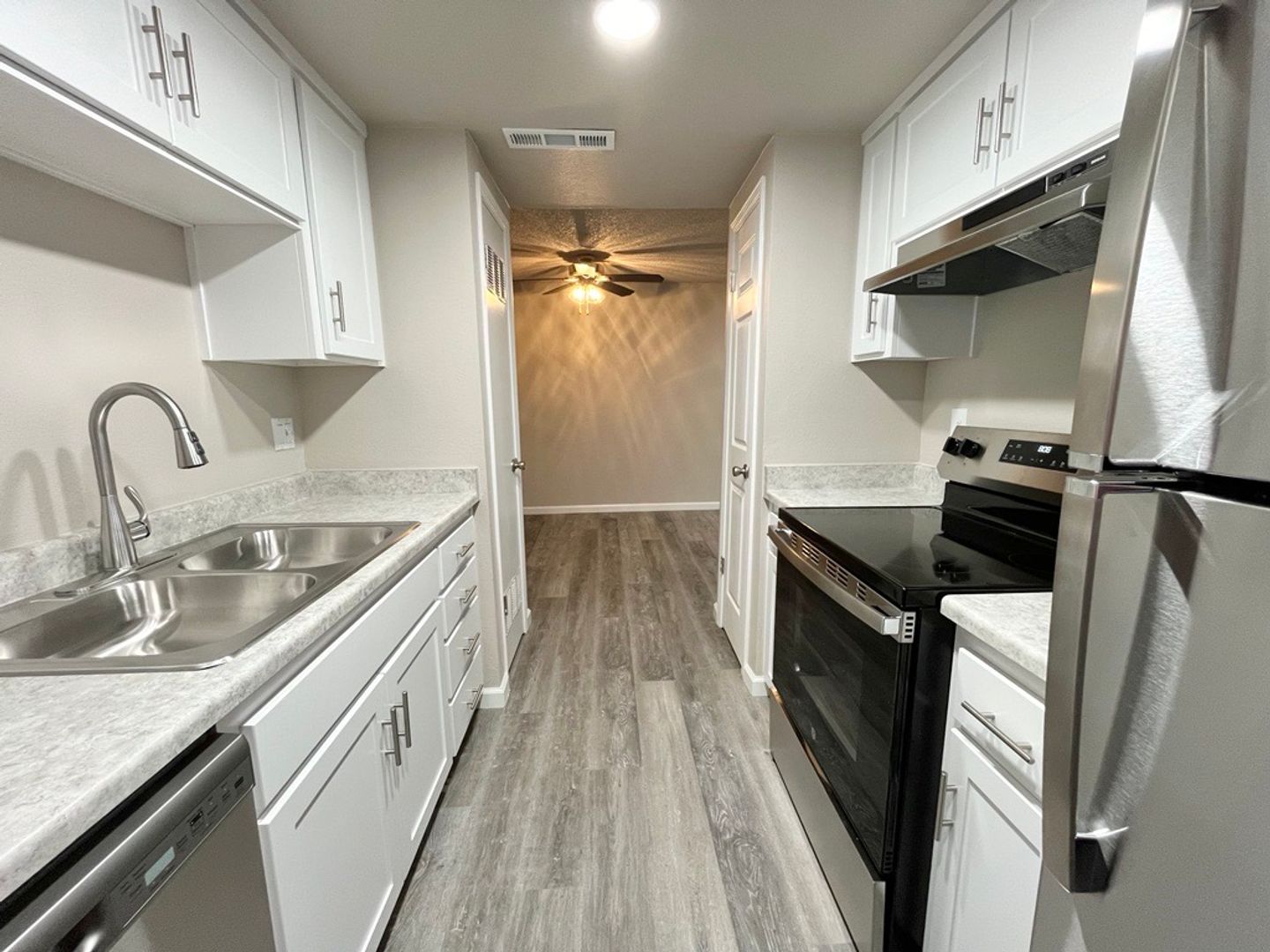 Clovis Apartment: 400 West Gettysburg Avenue