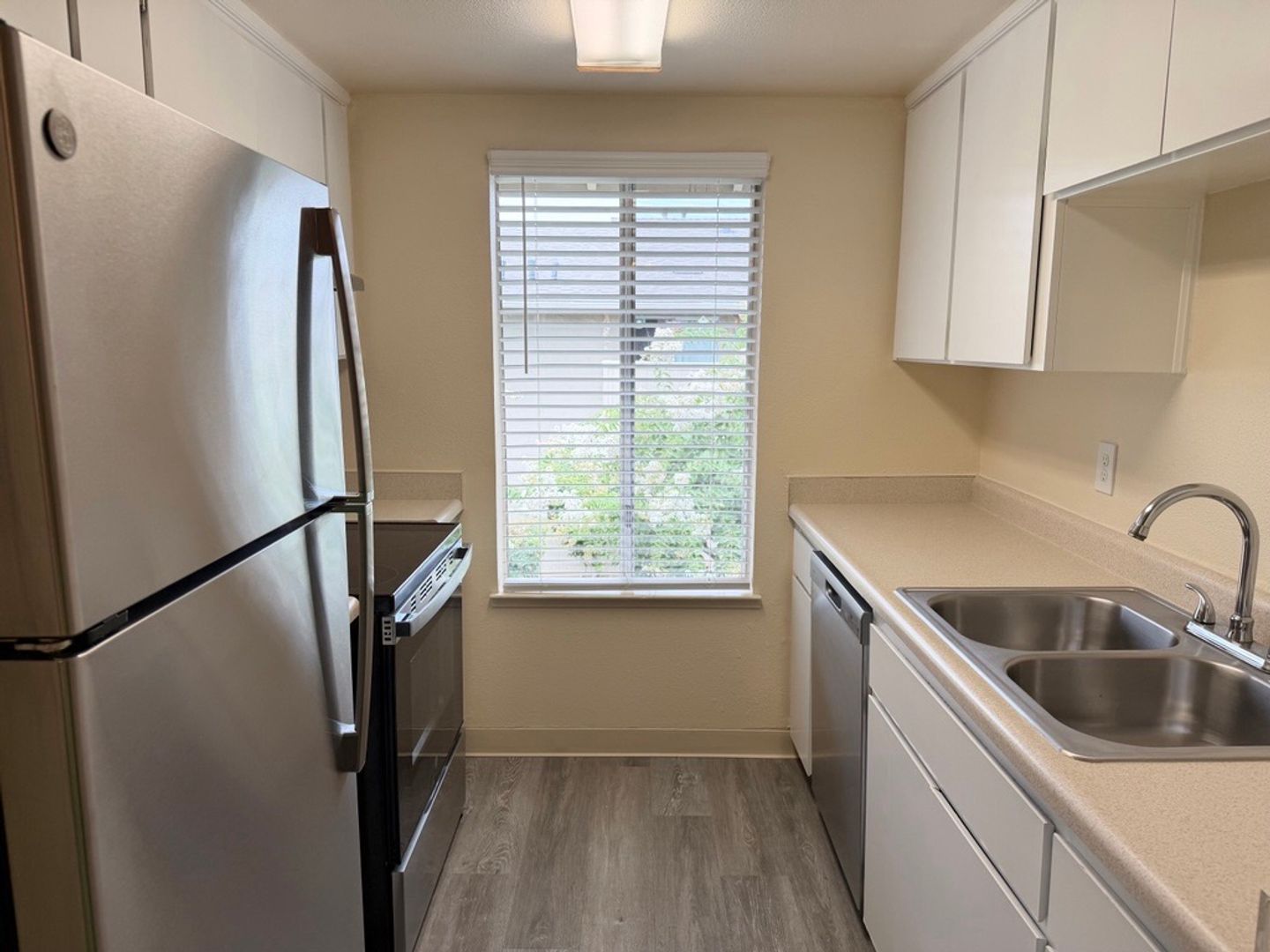 Clovis Apartment: 400 West Gettysburg Avenue