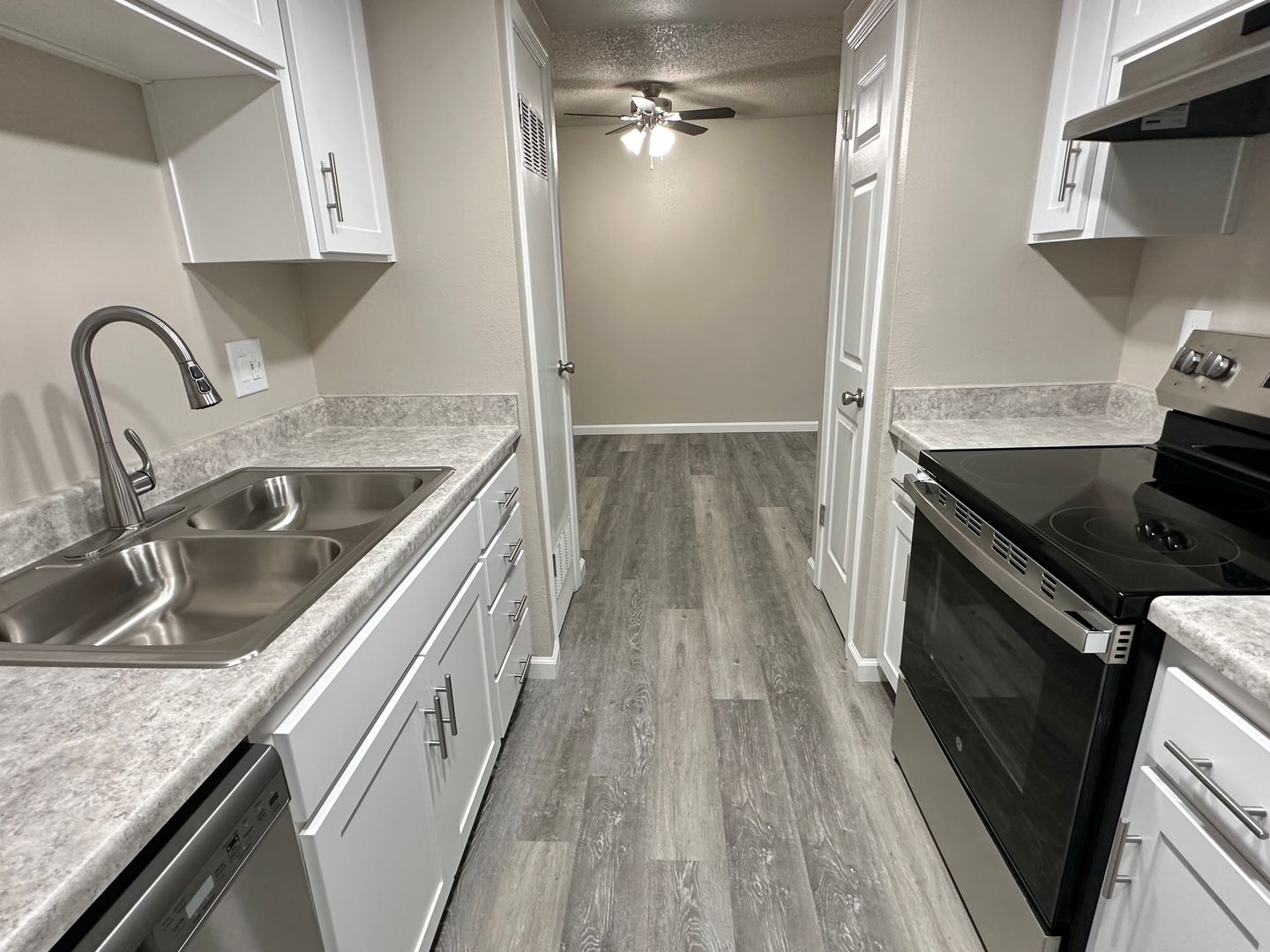 Clovis Apartment: 400 West Gettysburg Avenue