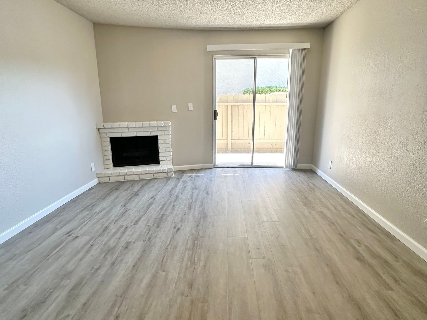 Clovis Apartment: 400 West Gettysburg Avenue