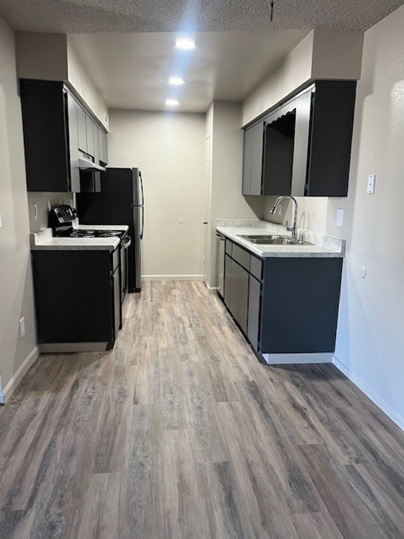 Lemoore Apartment: 1169 Beverly Drive #33