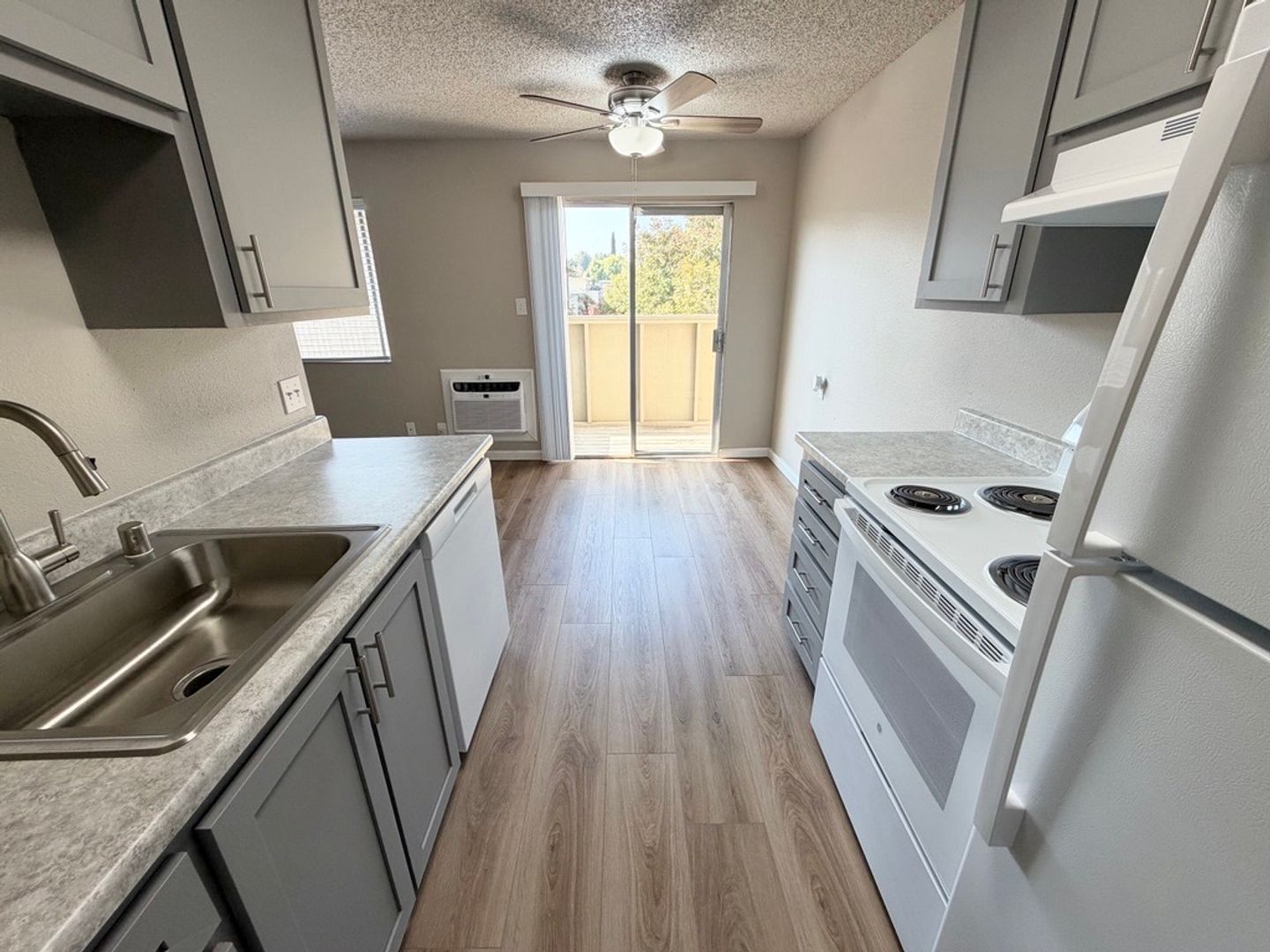 Clovis Apartment: 289 West Santa Ana Avenue