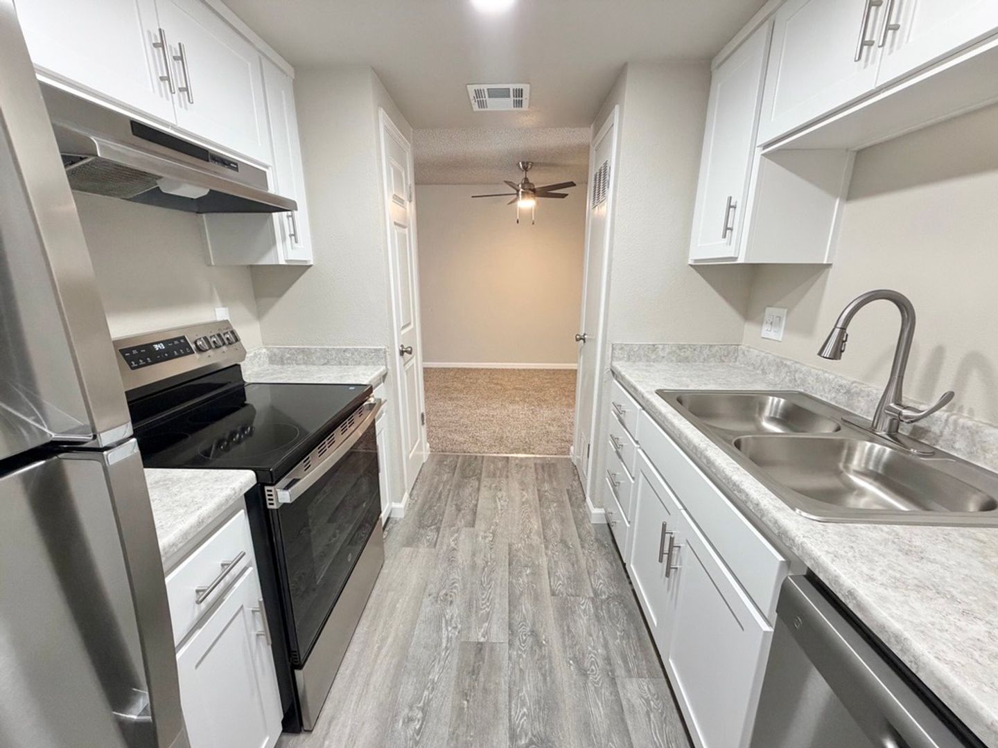 Clovis Apartment: 400 West Gettysburg Avenue