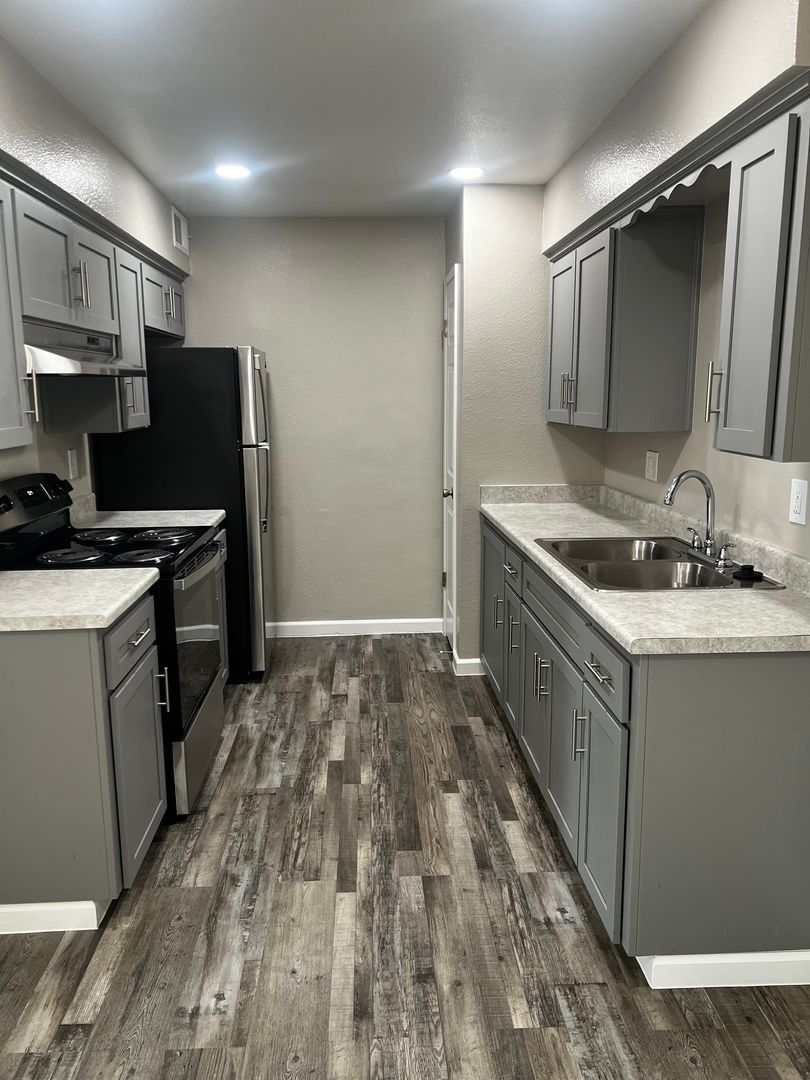 Reedley Apartment: 683 North Haney Avenue