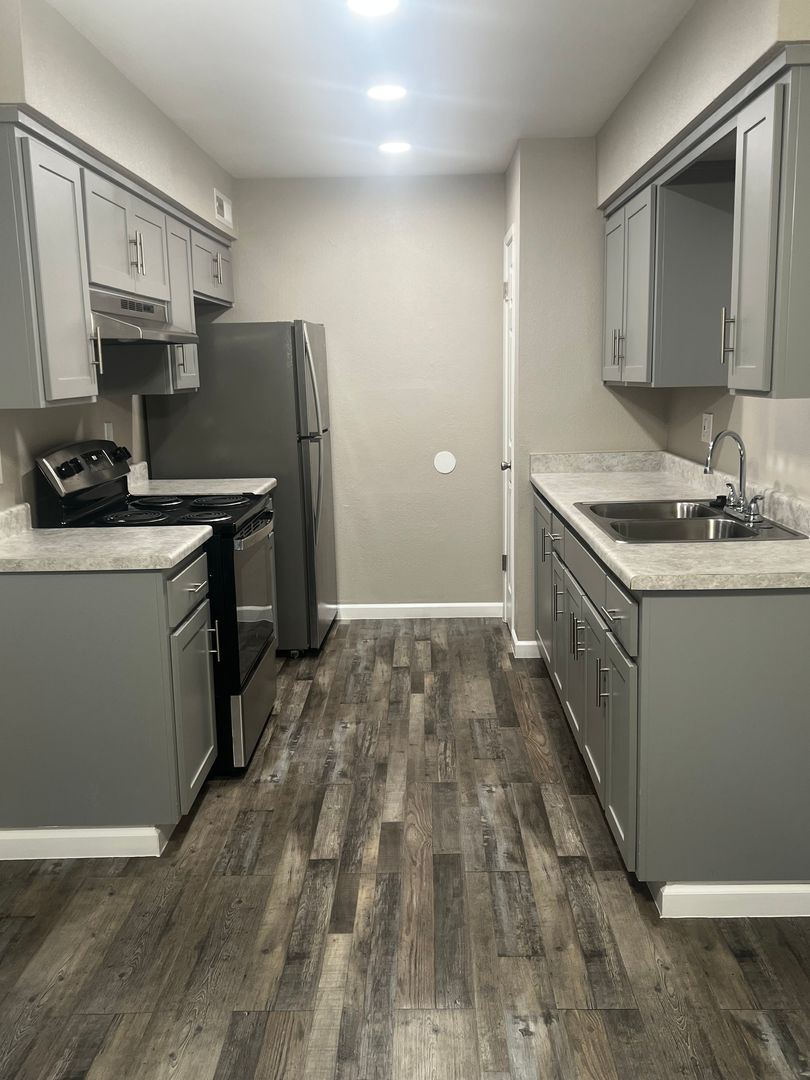 Reedley Apartment: 683 North Haney Avenue
