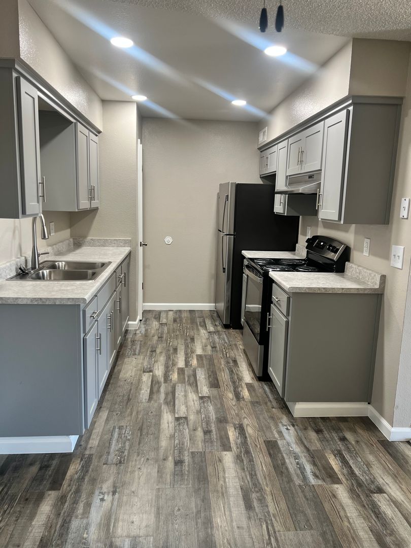 Reedley Apartment: 683 North Haney Avenue