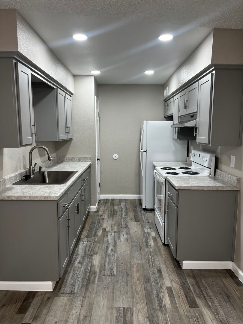 Reedley Apartment: 683 North Haney Avenue