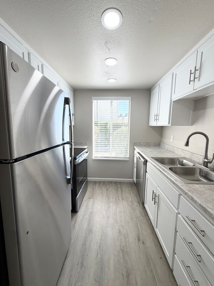 Clovis Apartment: 400 West Gettysburg Avenue